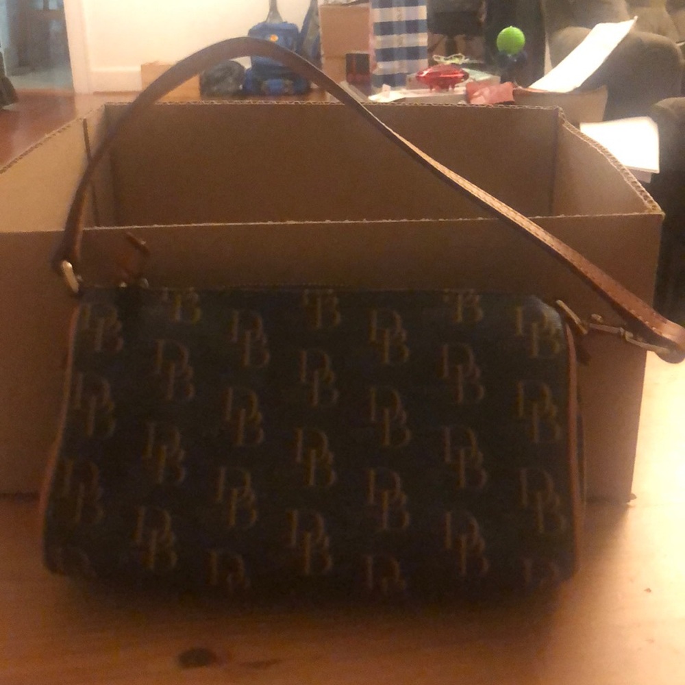 Small Dooney & Bourke Brown Barrel Purse